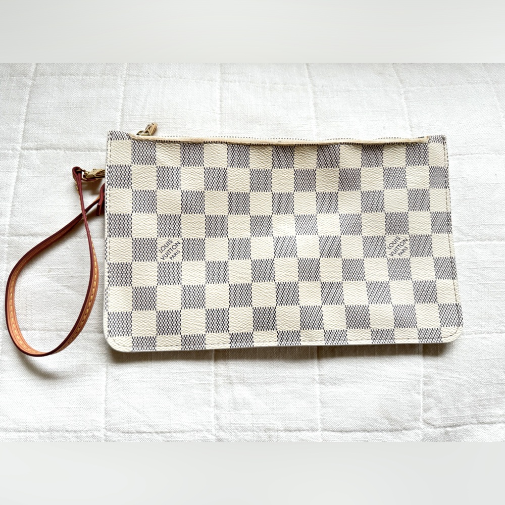 👜Authentic Louis Vuitton Monogram Canvas Wristlet👜